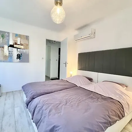 Beautiful T2 Large Terrace Near Center & Sea Apartment