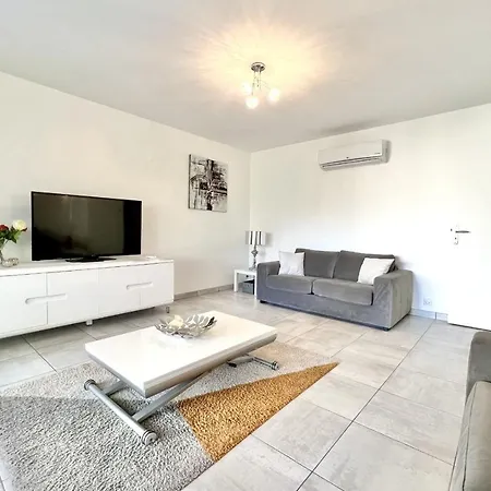 Beautiful T2 Large Terrace Near Center & Sea Apartment *