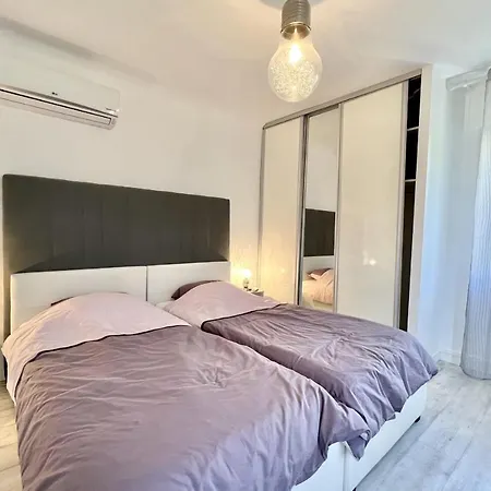 Apartment Beautiful T2 Large Terrace Near Center & Sea *