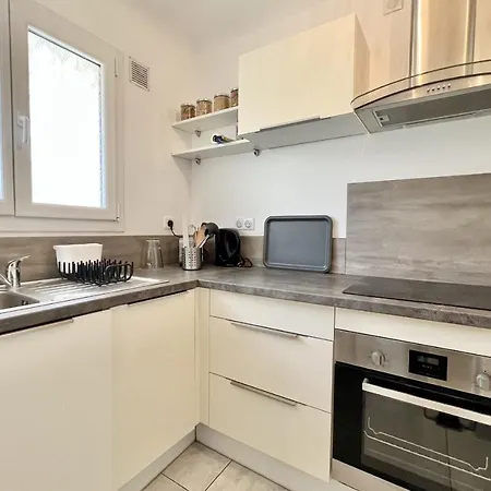 Beautiful T2 Large Terrace Near Center & Sea Apartment