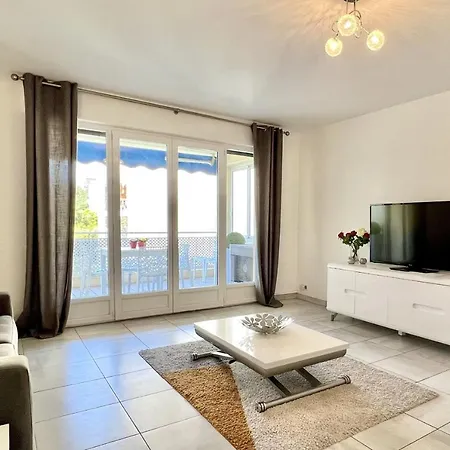 Beautiful T2 Large Terrace Near Center & Sea Apartment *