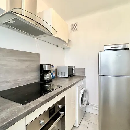 Apartment Beautiful T2 Large Terrace Near Center & Sea *