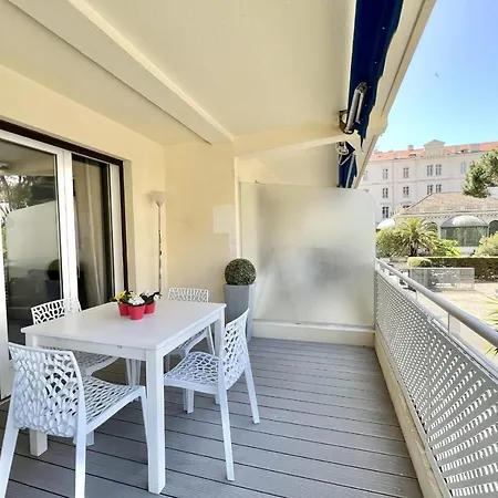 Apartment Beautiful T2 Large Terrace Near Center & Sea *